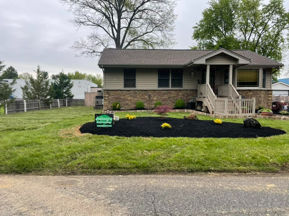 Front House Garden — Bensalem, PA — Munz's Lawn Service & Landscaping