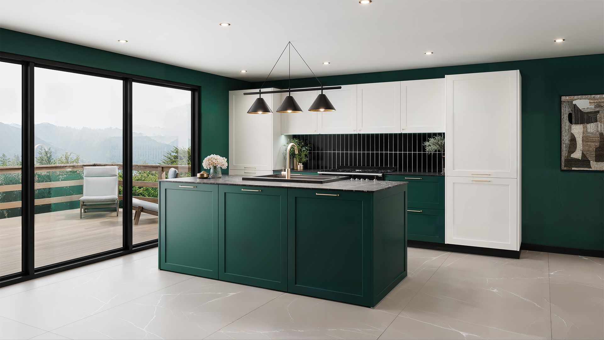 Cuisine moderne avec îlot vert foncé, placards blancs, suspensions noires et portes coulissantes en verre donnant sur une terrasse.