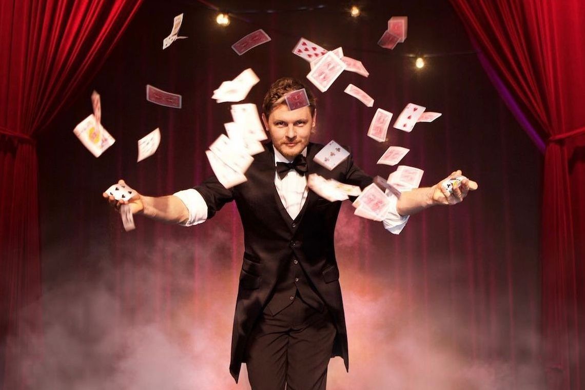 PREMIER MAGICIAN PREMIER MAGICIAN