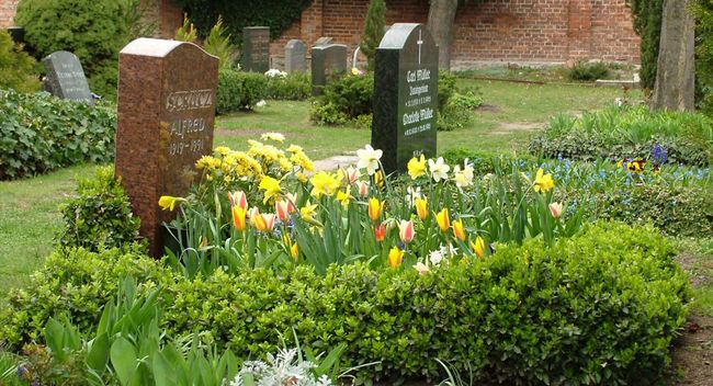 Amazing Monuments — Hampton, IA — Sietsema Family Monument Sales Amazing Monuments — Hampton, IA — Sietsema Family Monument Sales