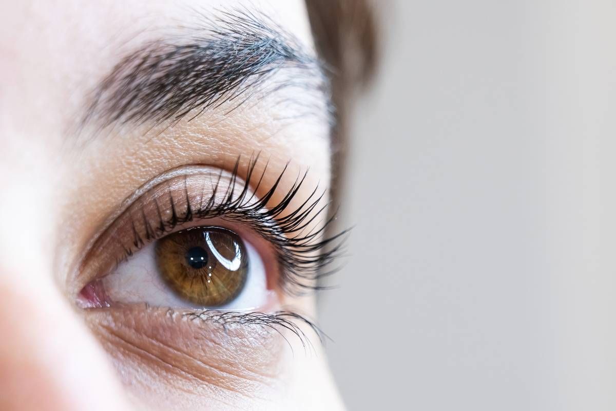 A closeup of a woman’s defined lashes after eyelash tinting near Lexington, Kentucky (KY)