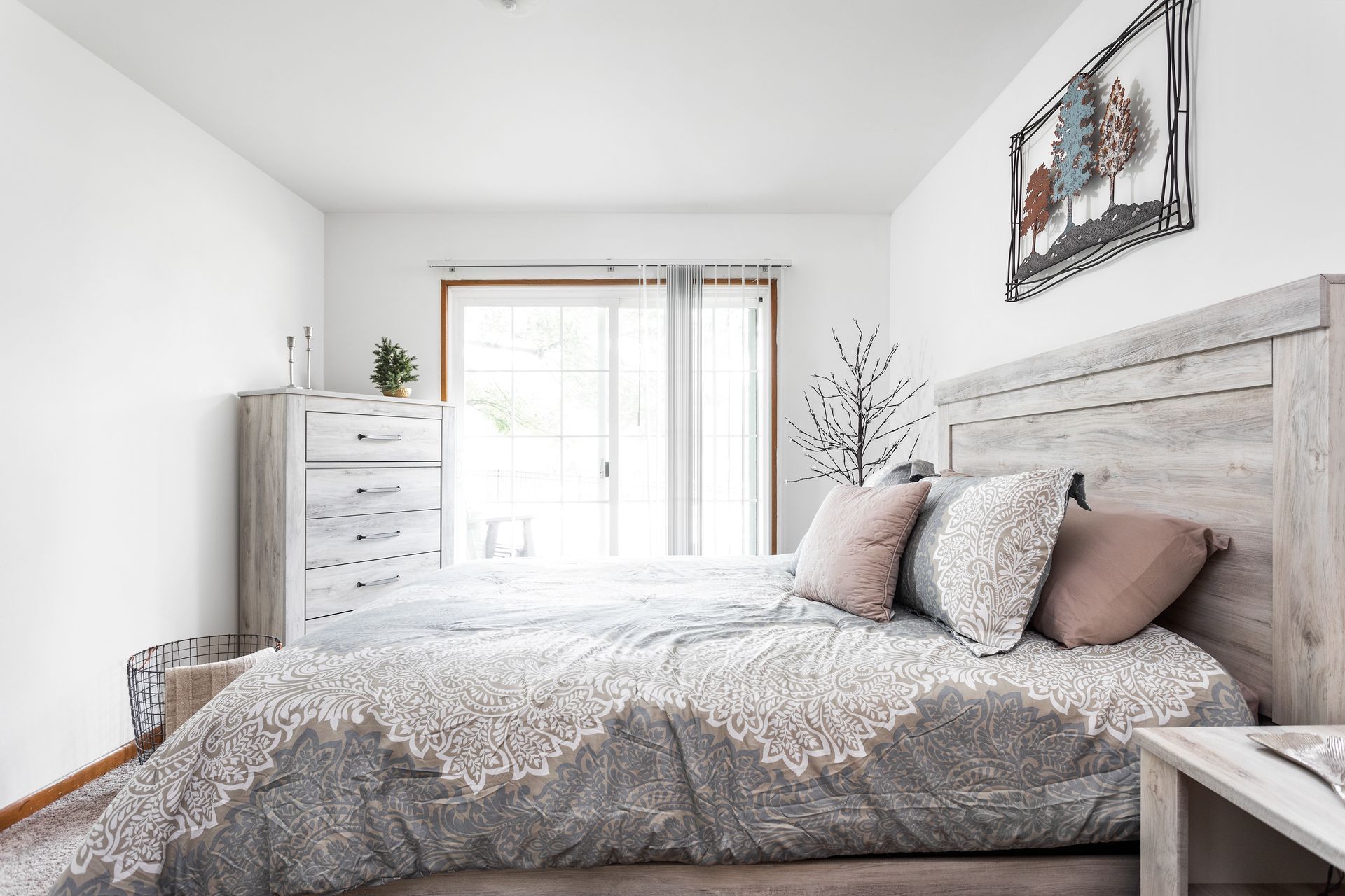 STUDIO & 1 BEDROOM