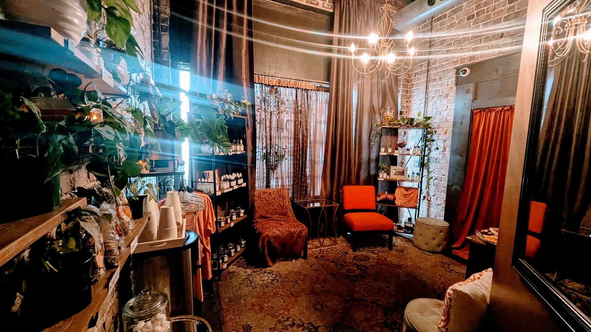 Image of the lounge area at Bohemia Healing Spa Delano
