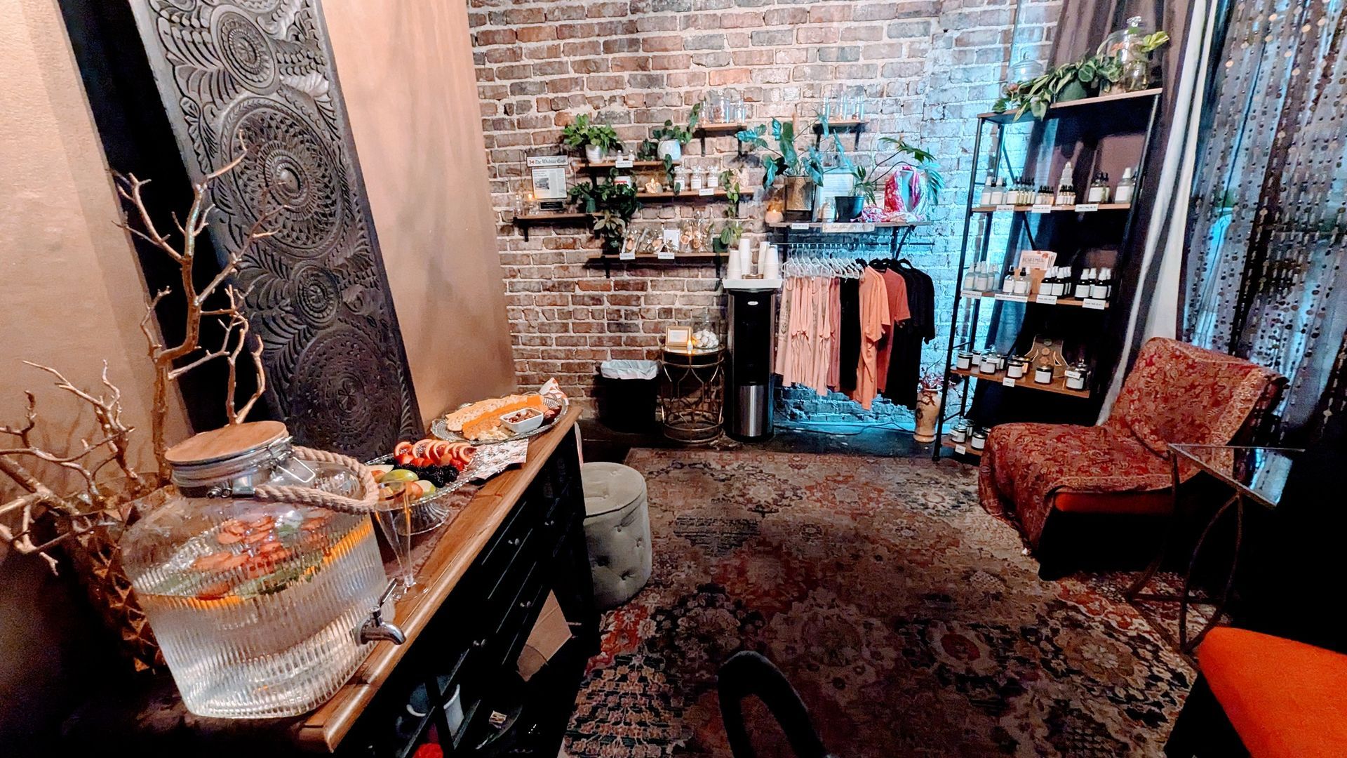 Image of the lounge area at Bohemia Healing Spa Delano