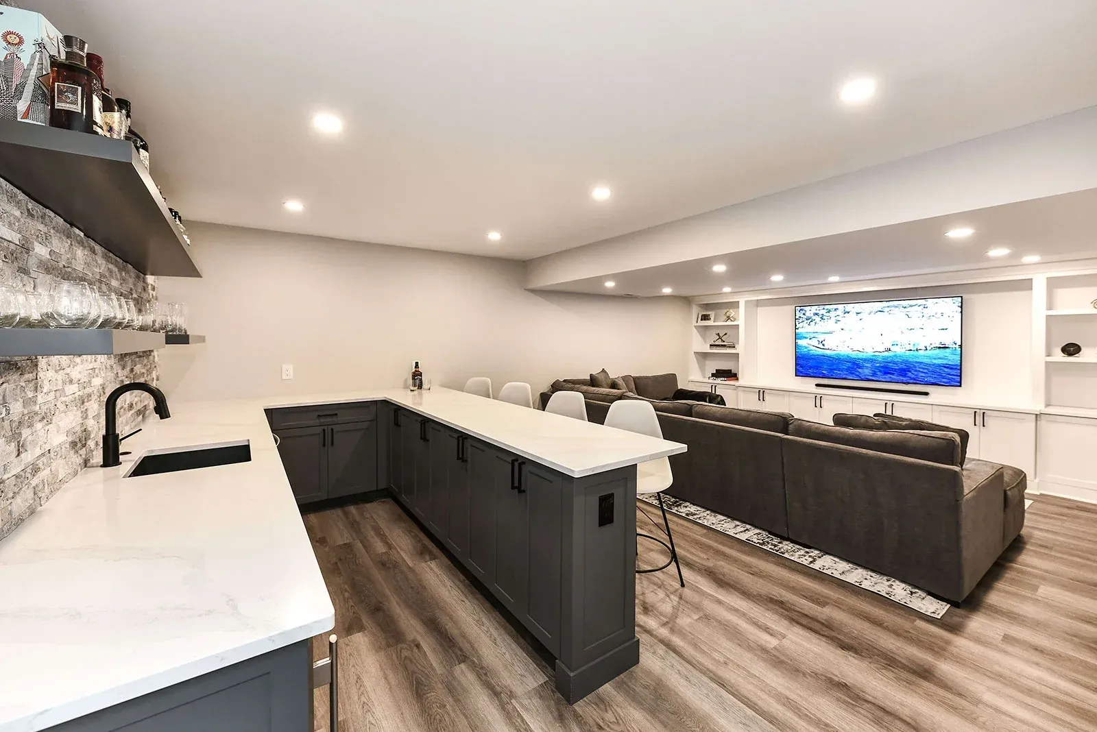 A kitchen with a large island and a stove top oven.