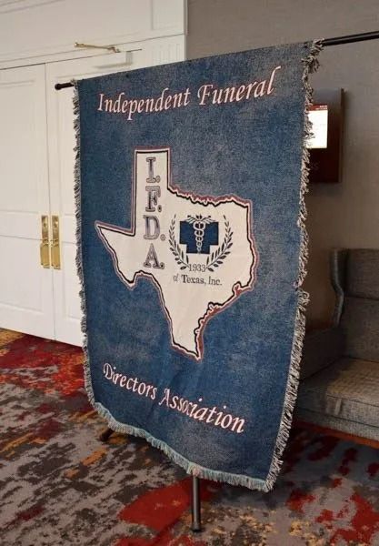 Blue Texas funeral directors sign reading “Independent Funeral Directors Association” in a hallway