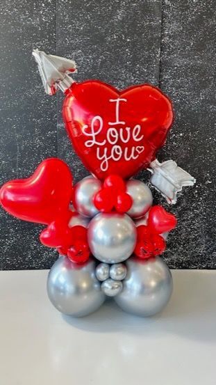 Valentine's Day balloon arrangement: red heart with