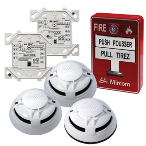 Équipements de sécurité incendie : détecteurs de fumée, déclencheur manuel et plaques de montage.