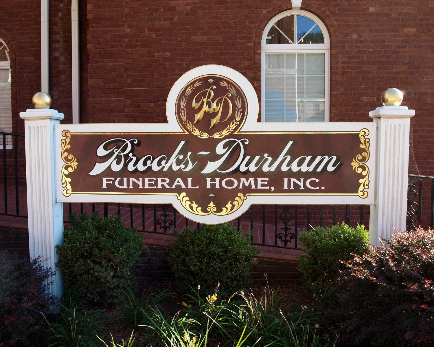 Front signage view of Brooks-Durham Funeral Home in Pineville, KY