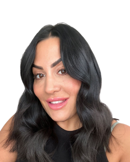 Laura-Salon-Director