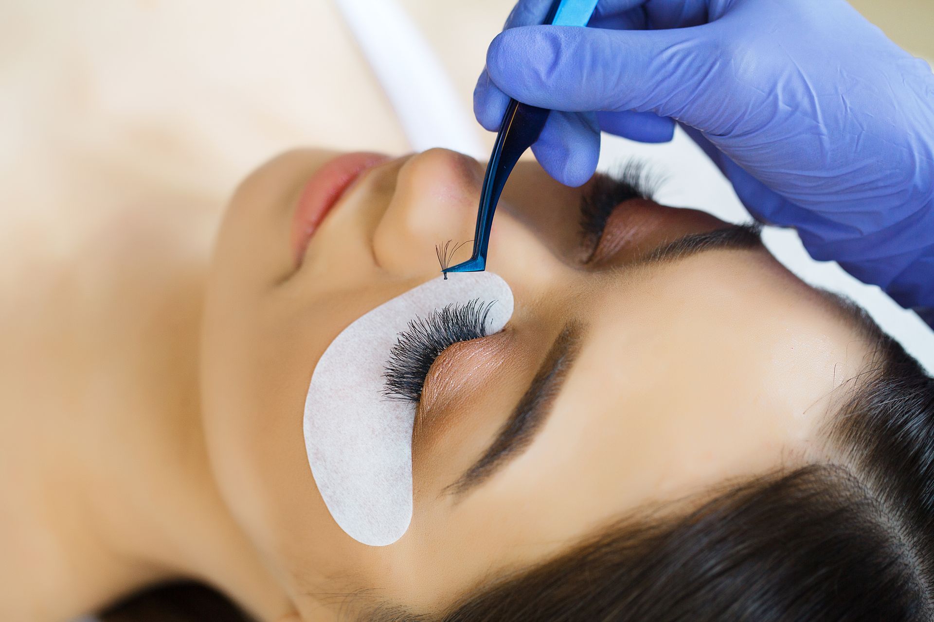 Woman get's lash extensions