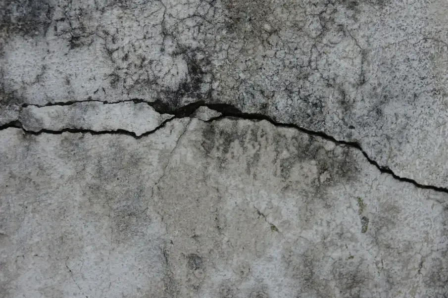 Large crack in a concrete foundation wall when selling a house with foundation problems