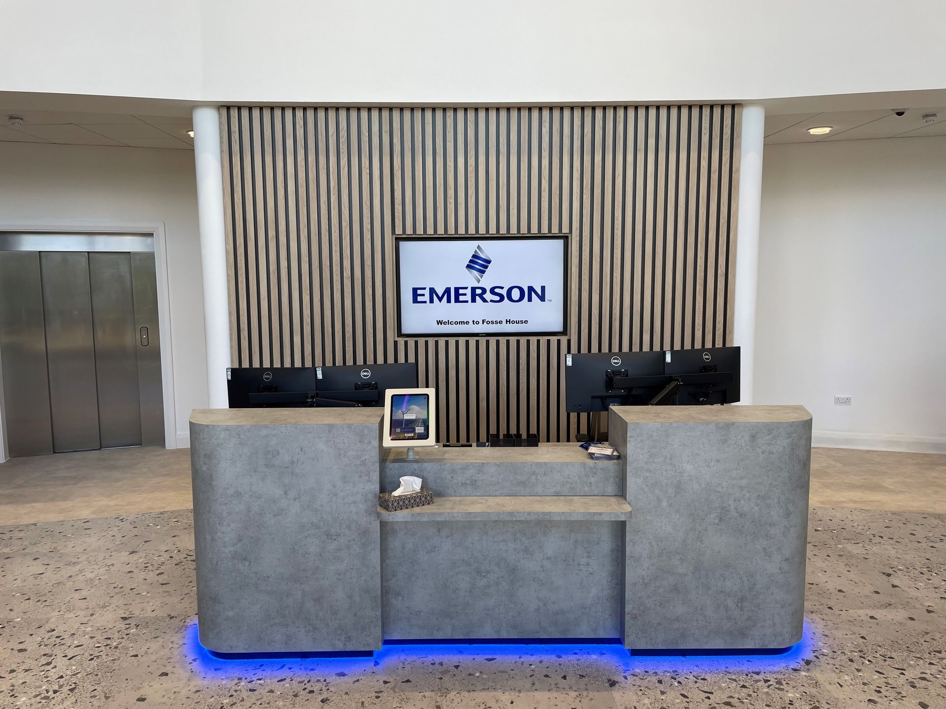 Modern reception fit-out