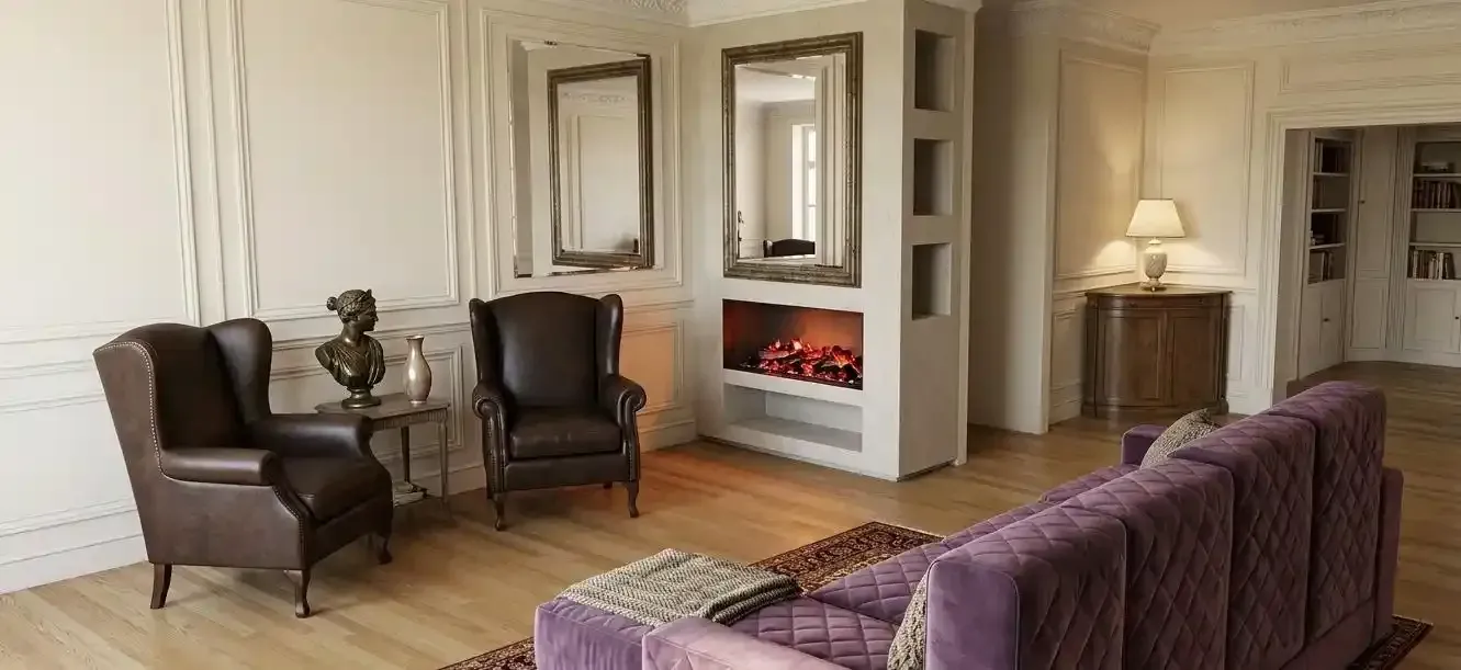 Cucina rustica con stufa a legna, mobili in legno e tavolo da pranzo, illuminata in modo caldo.