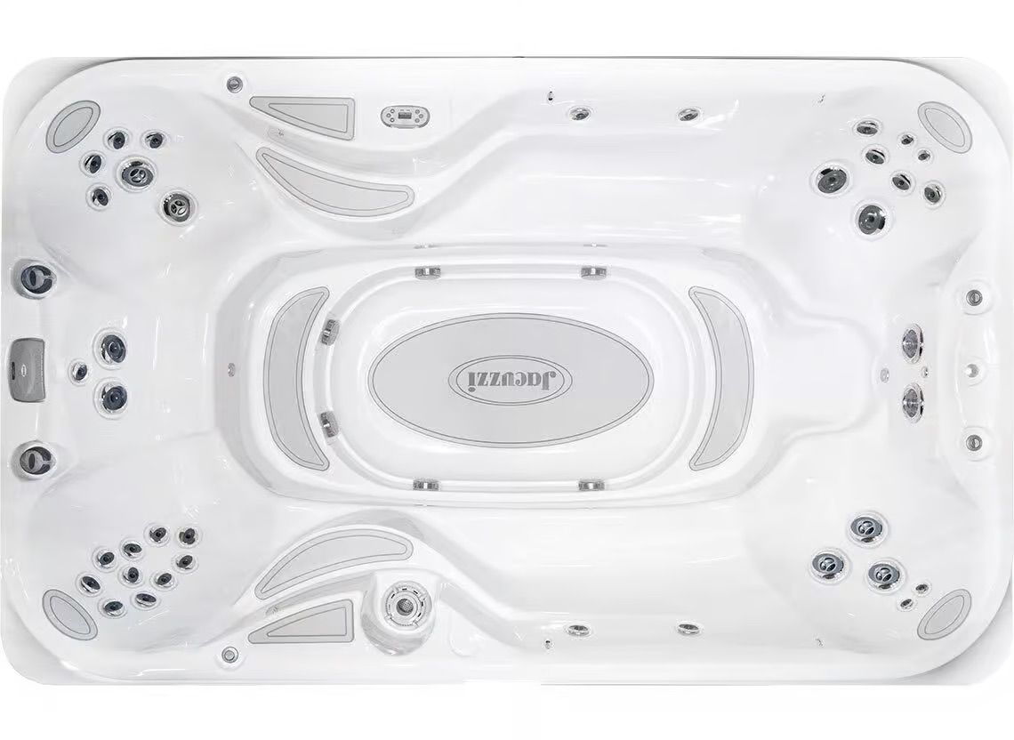 J-13 Une vue aérienne d'un jacuzzi sur fond blanc.