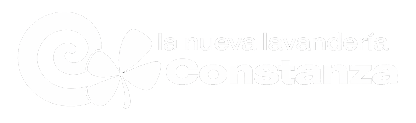 Logotipo blanco con un icono de cerebro estilizado y las palabras “The Cognitive CoPilot” sobre un fondo blanco.
