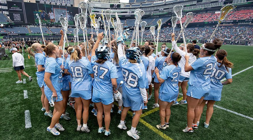 womens lacrosse team huddle