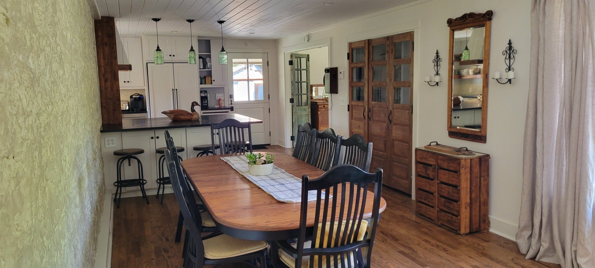 farmhouse-dining-room