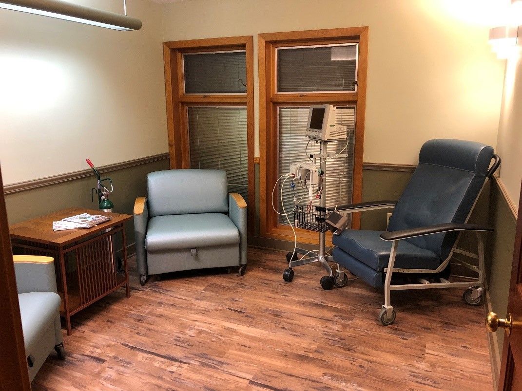 a room with two chairs and a monitor on the wall at the albany clinic in carbondale Illinois
