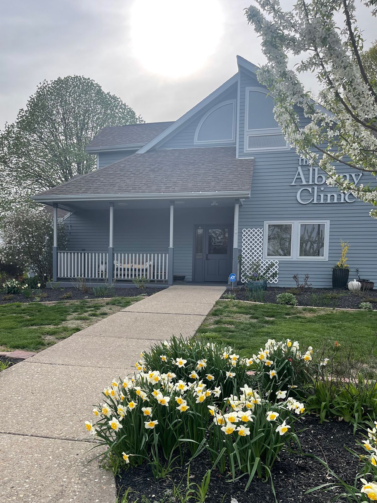 the front of the albany clinic with flowers in front of it located in carbondale illinois