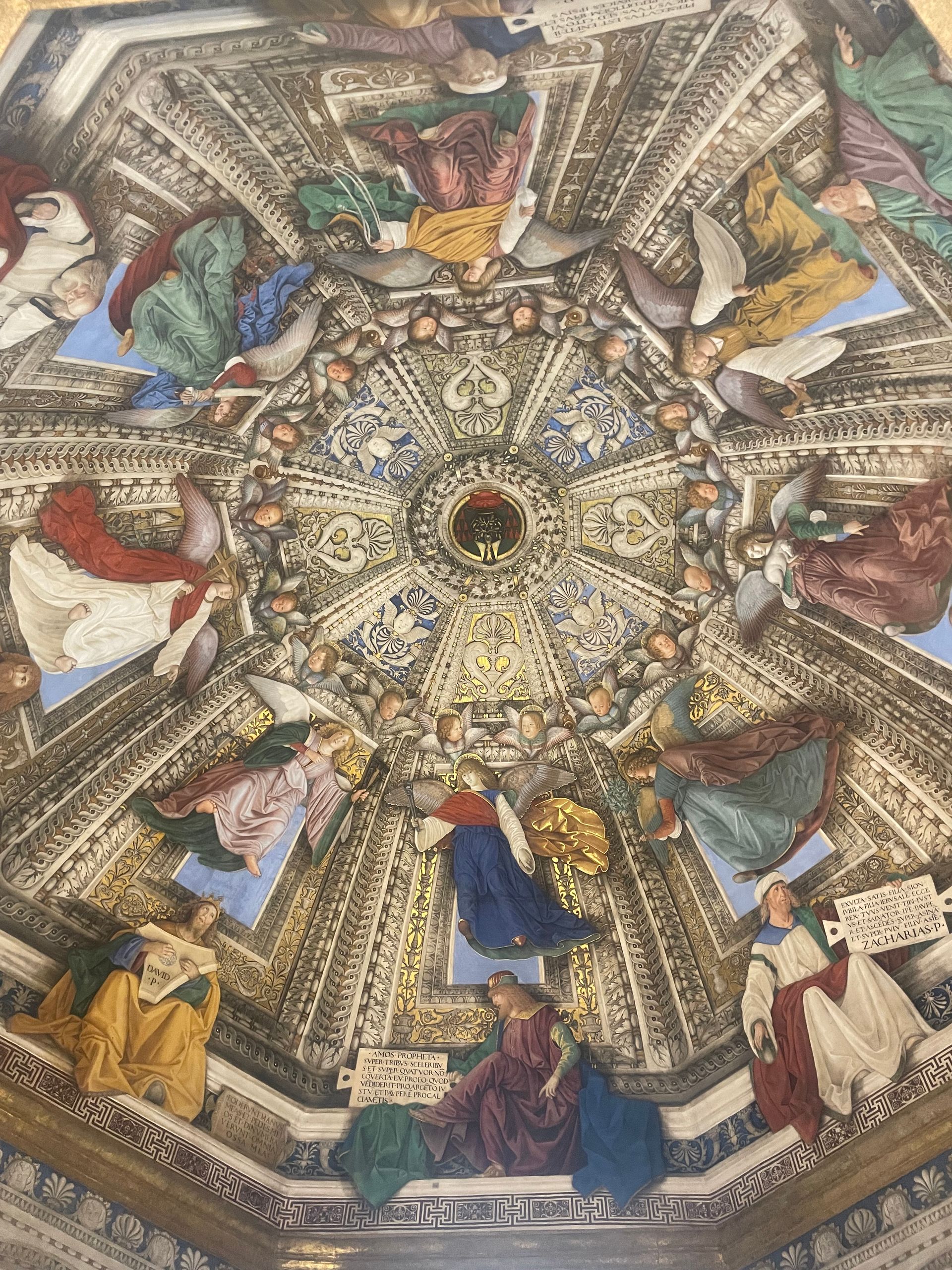 Plafond schilderingen in de basiliek van Loretto, een heiligdom in Italië