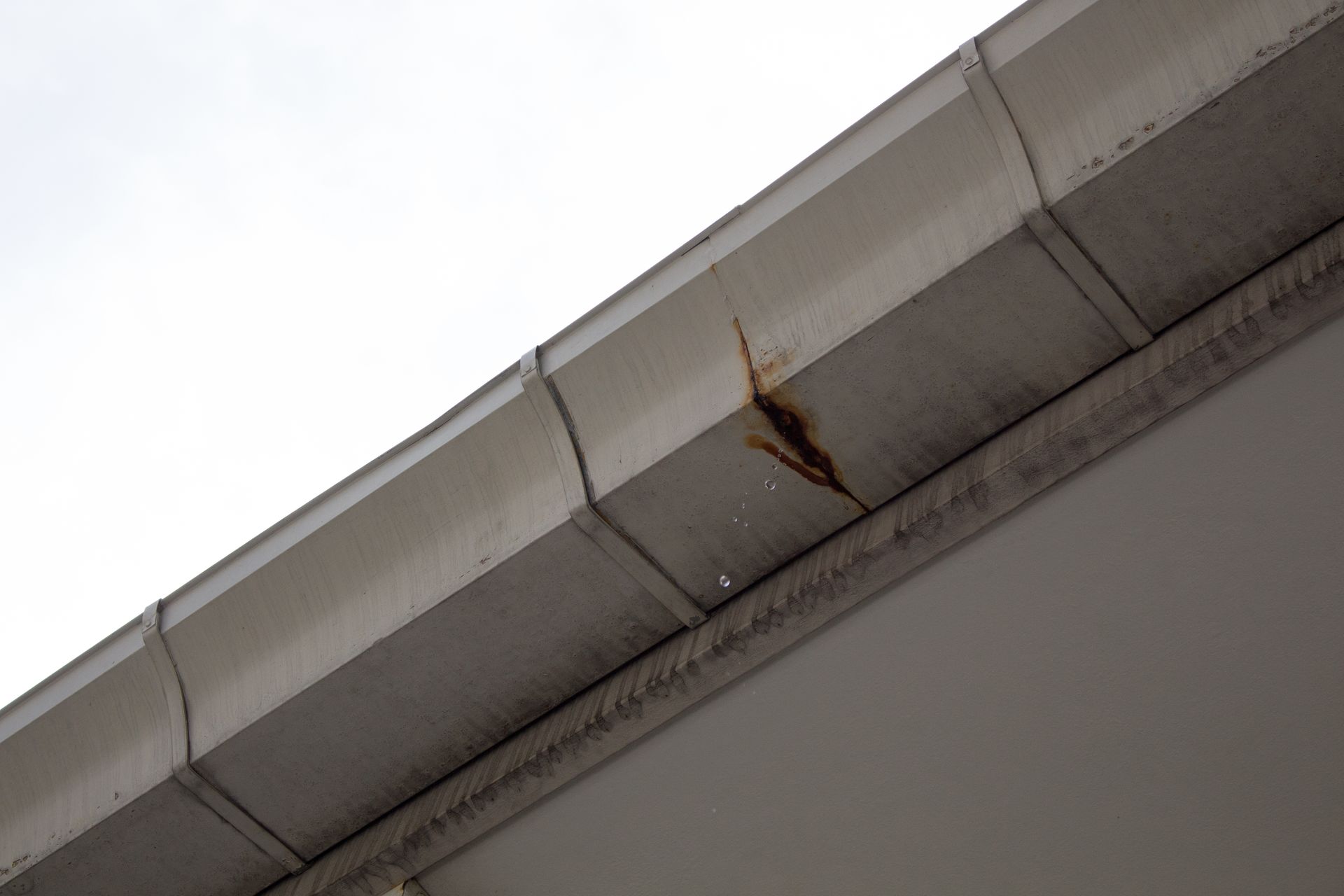 Cracks on gutter