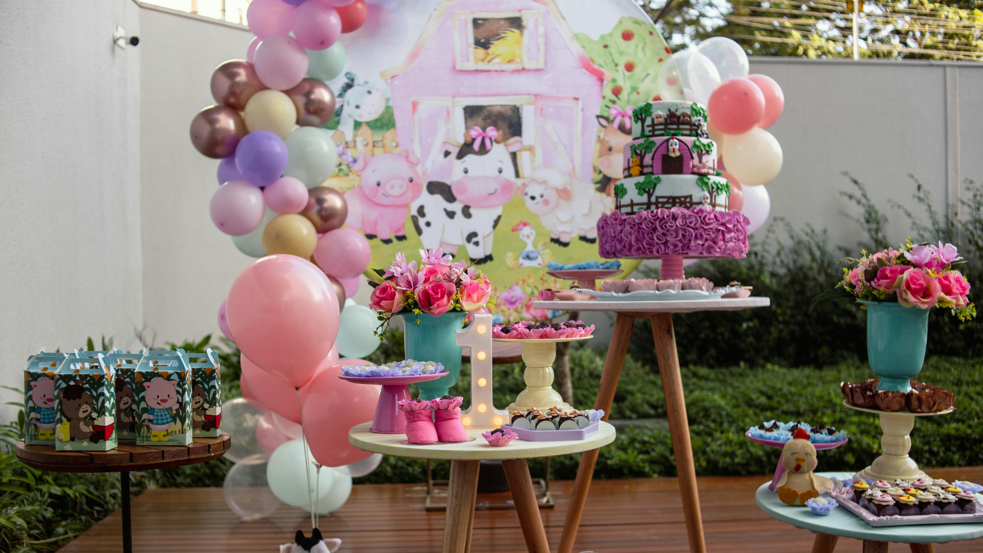 Organic Balloon Decor