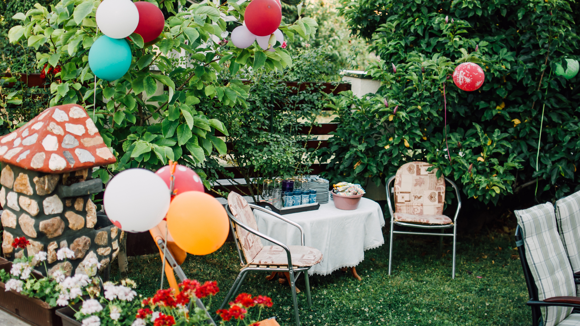outdoor party decor balloons backyard summer setup
