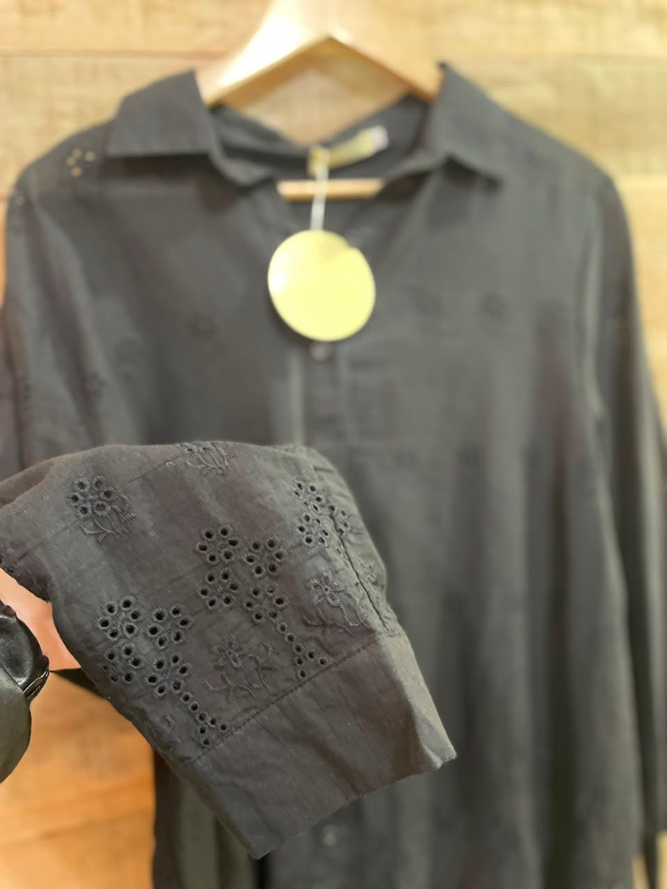 Camisa broderie negra