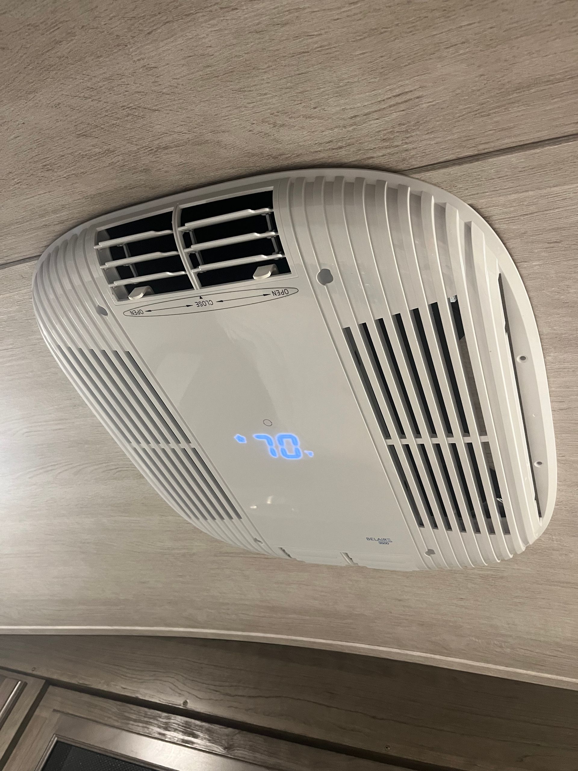Air distribution box