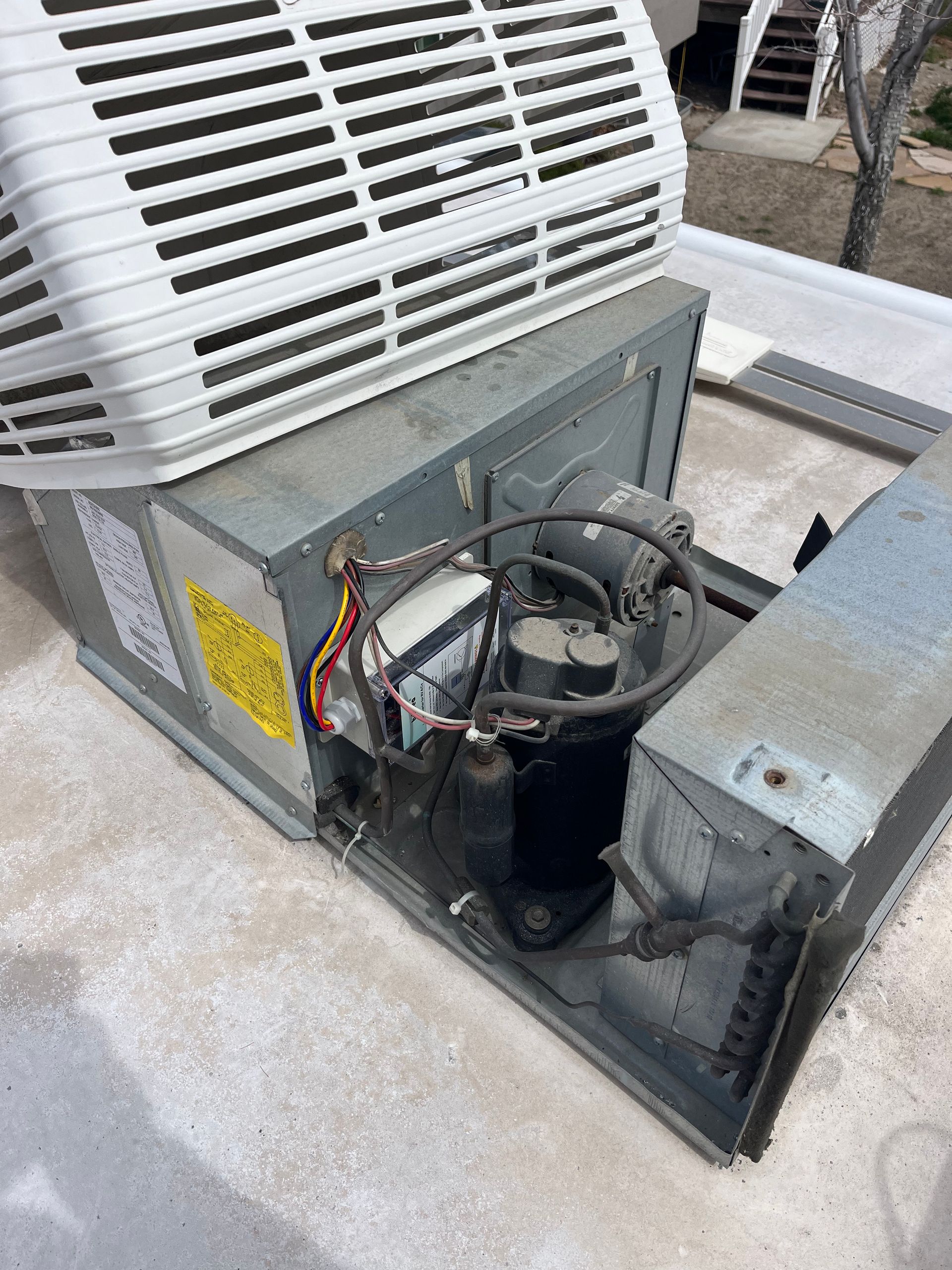 RV air conditioner