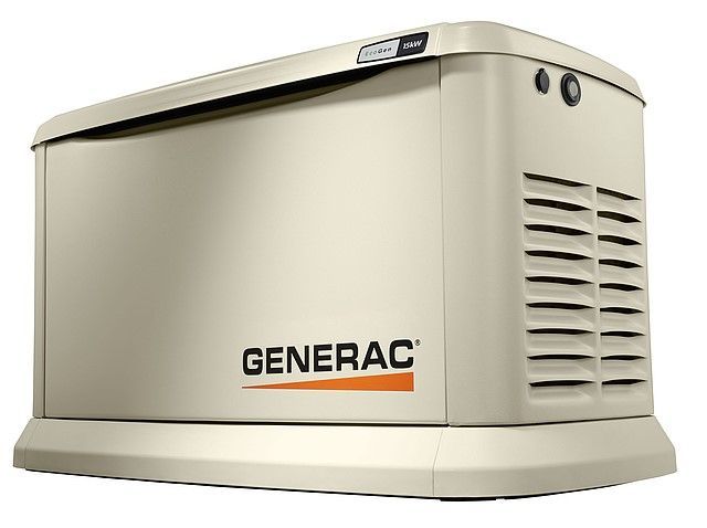 Un générateur domestique de secours Generac beige à persiennes horizontales, présenté sur un fond blanc uni.