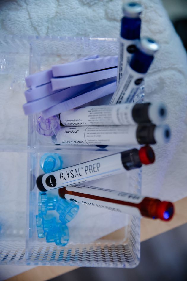 Clear test tubes and pipettes on a white tray with blue and red liquids
