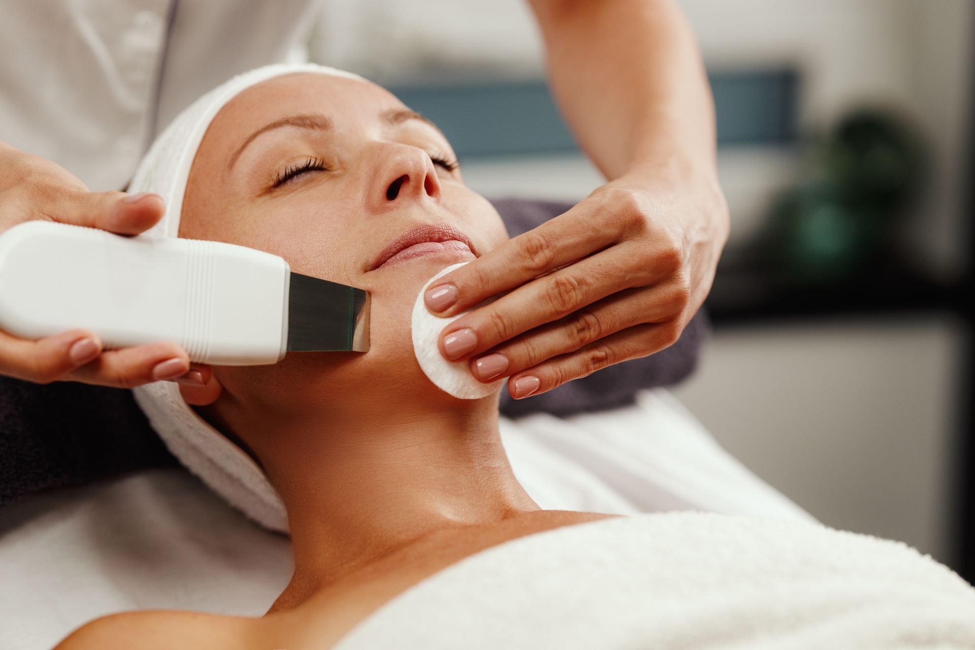 dermaplaning treatment on female
