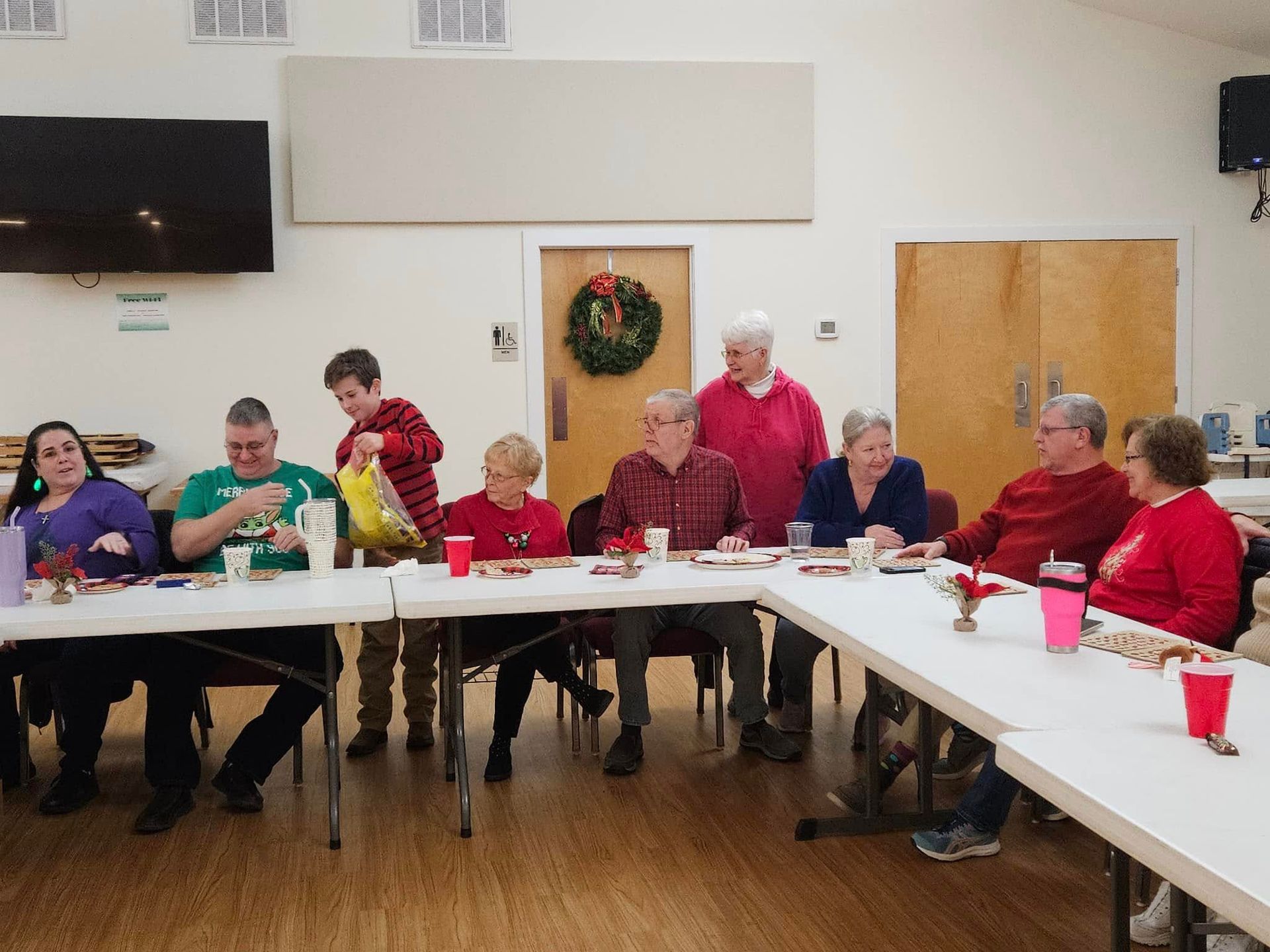 A group of people are sitting at tables in a room.