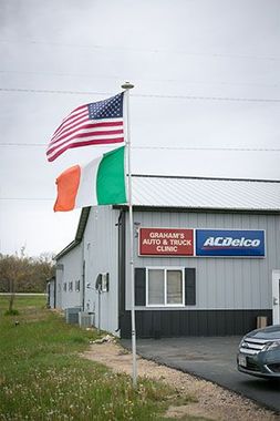 Mechanic detailing information about client's vehicle | Grahams Auto & Truck Clinic