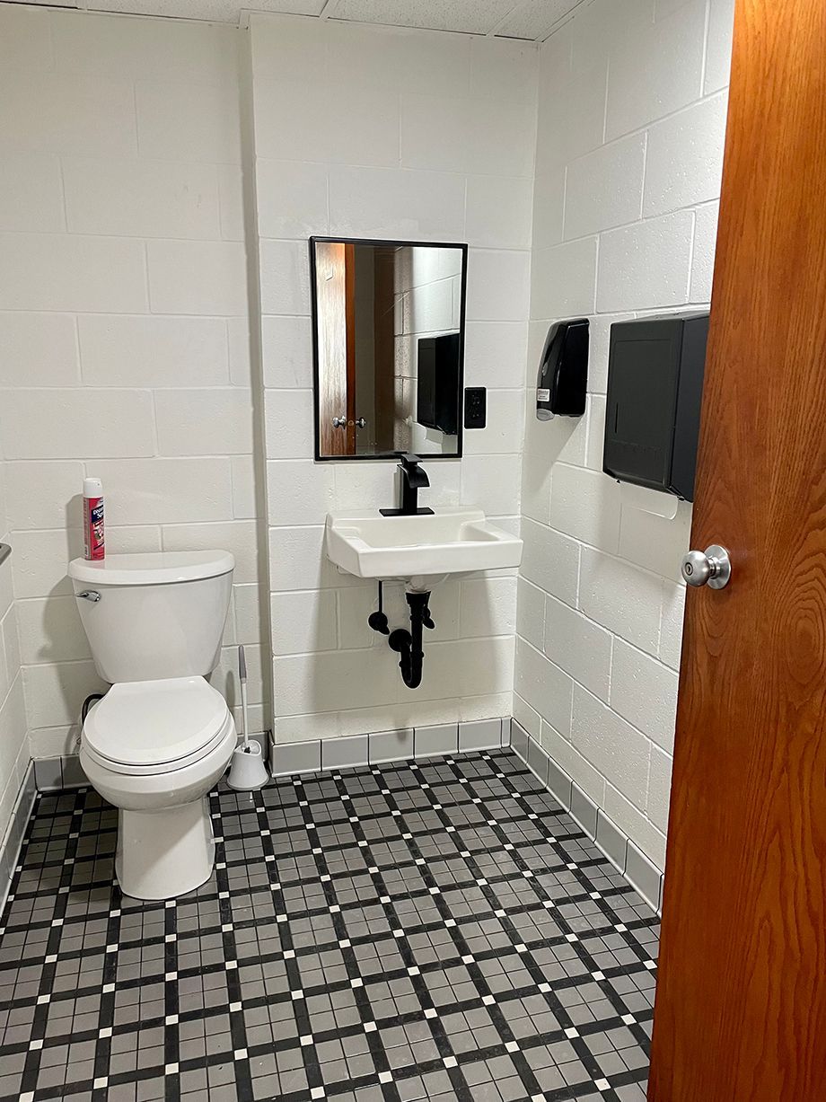 Restroom | Grahams Auto & Truck Clinic