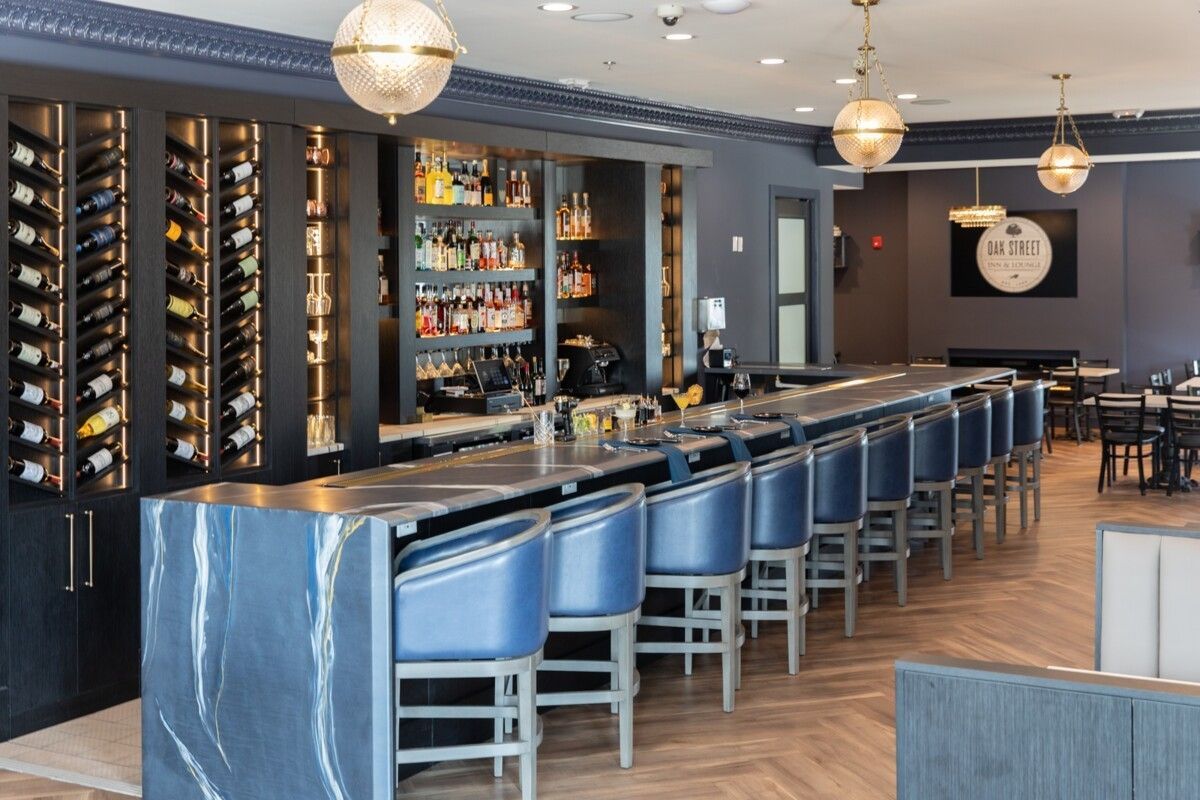 Oak Street Lounge Features upscale American Cuisine. Reservations are available