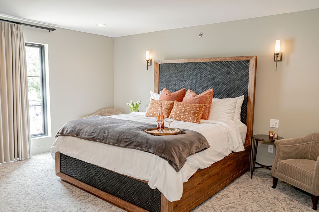 Room 206 King suite