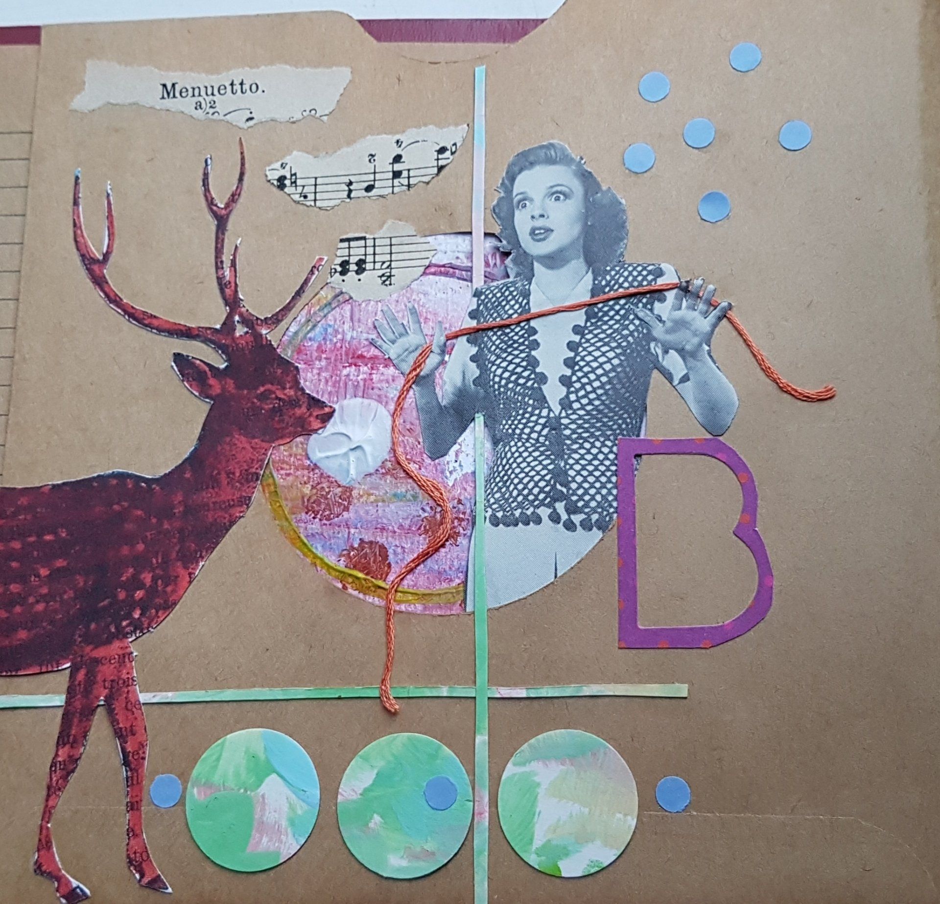 Collage met een hert, een vrouw die een instrument bespeelt, muzieknoten en blauwe en groene vormen op bruin papier.