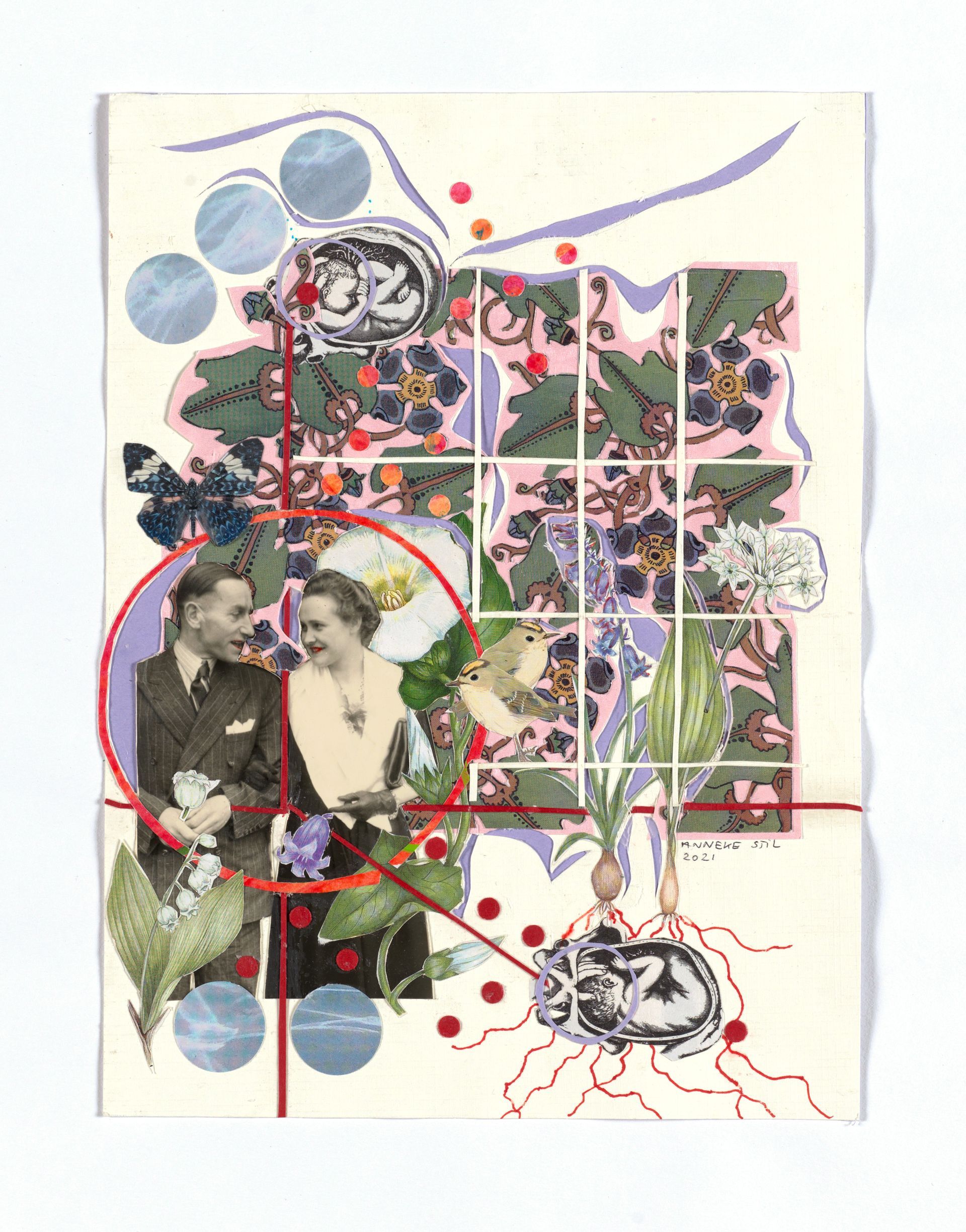 Collage met een stel, bloemenpatronen en cirkelvormige elementen. Rode en blauwe accenten op een crèmekleurige achtergrond.