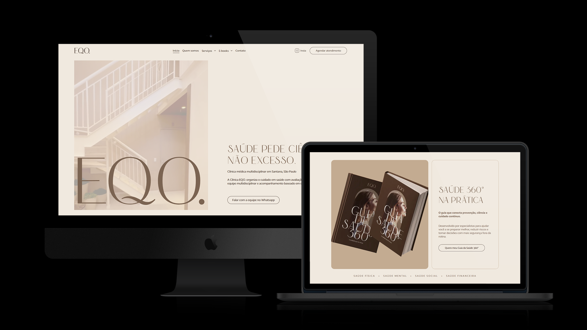 Um site exibido em um desktop e laptop, com o logo reduzido