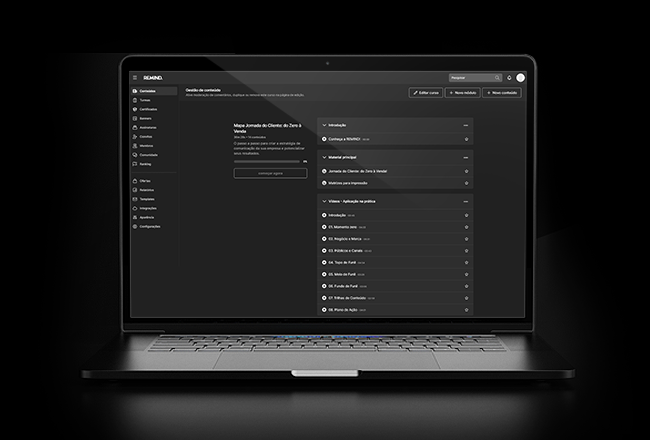 Um laptop está aberto apresentando área de membros oficial da REMIND