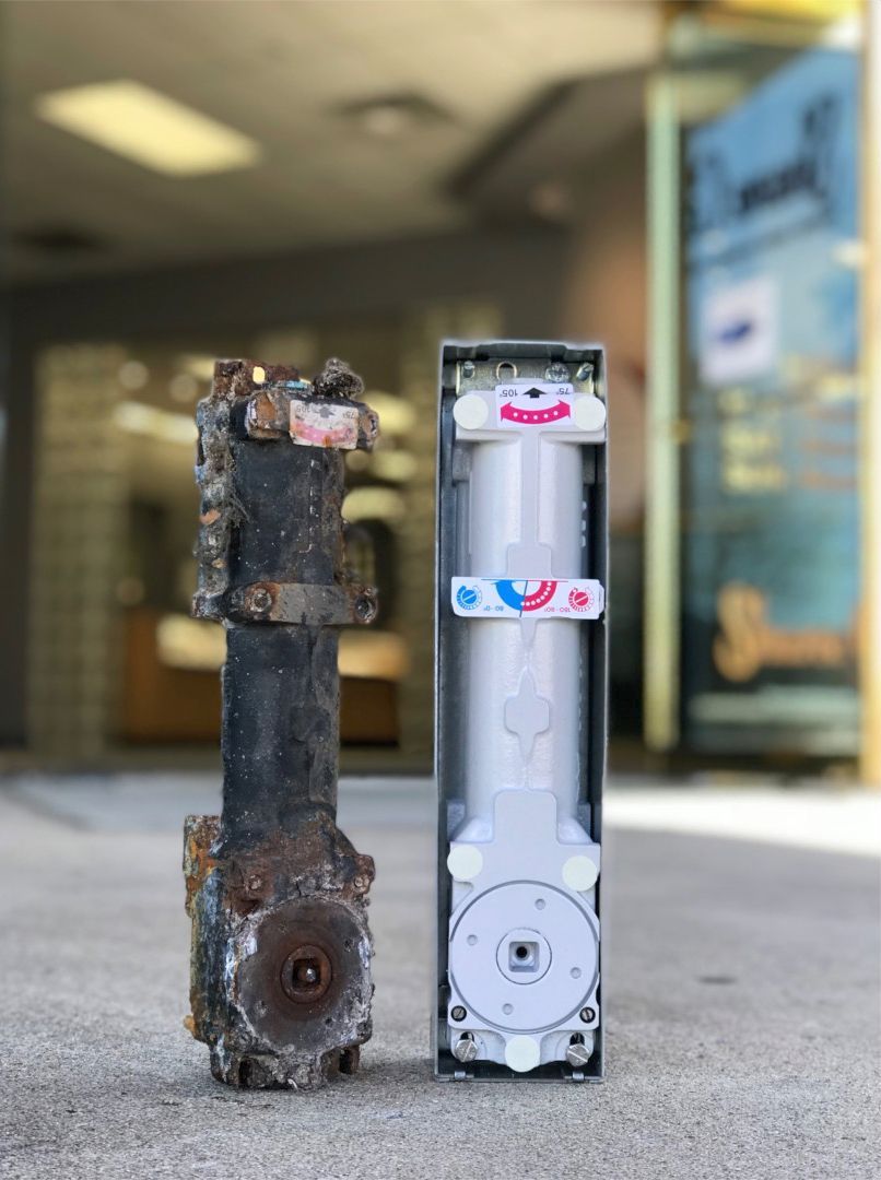 Two pieces of metal are sitting next to each other on the ground.