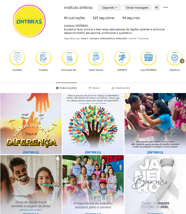 Perfil do Instagram da “D'NTRAS” com ícones em tons pastel e uma grade de publicações coloridas sobre eventos da comunidade.