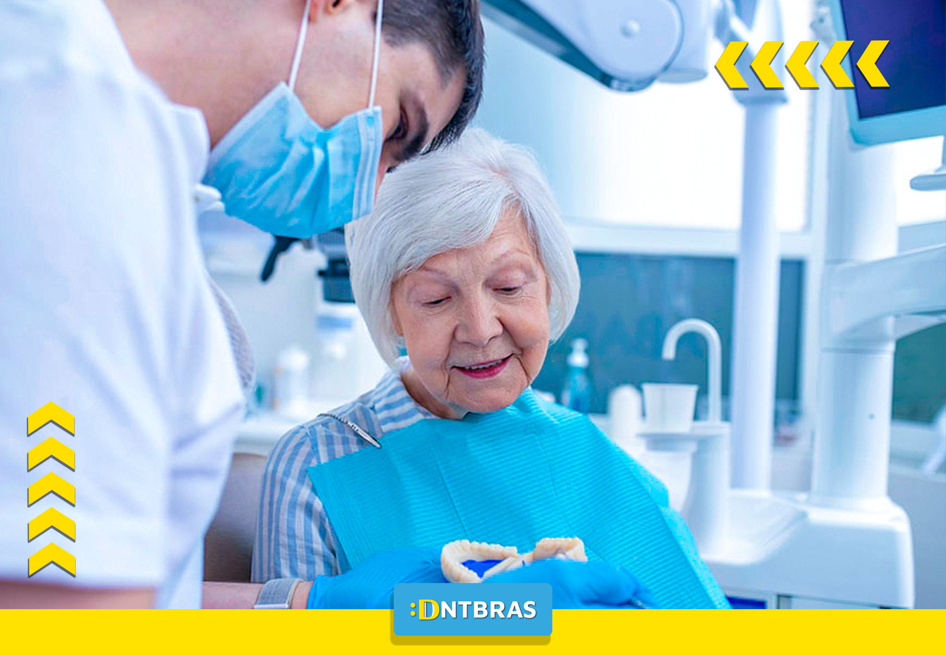 uma senhora idosa está sentada em uma cadeira odontológica enquanto um dentista examina seus dentes.