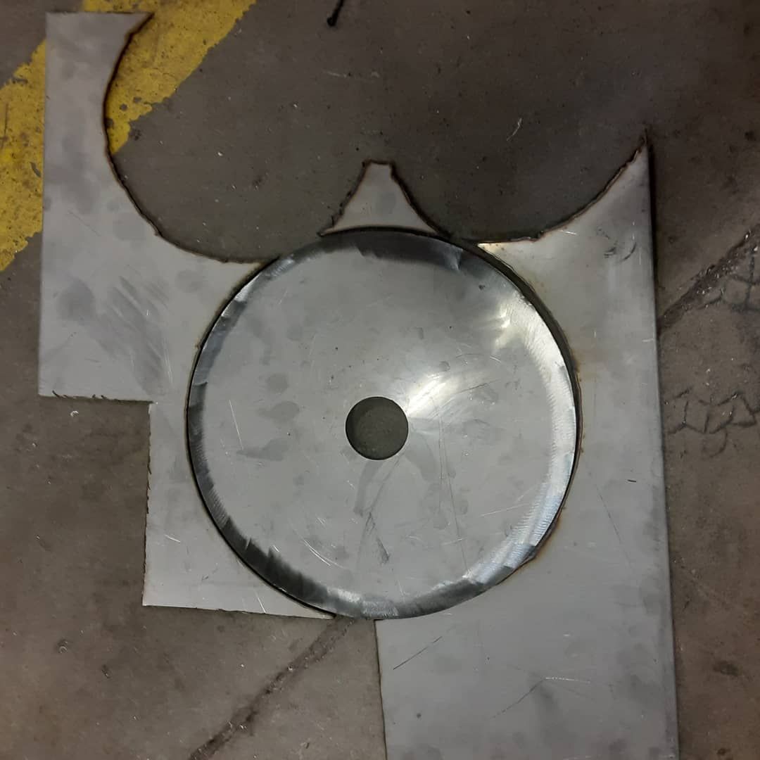 A piece of metal with a hole in the middle