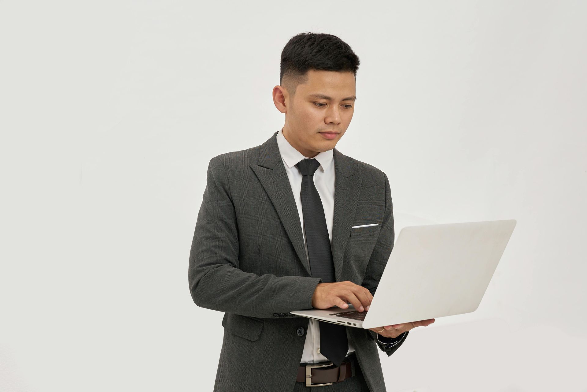 Como comprovar experiência em gestão para obter um diploma técnico?
