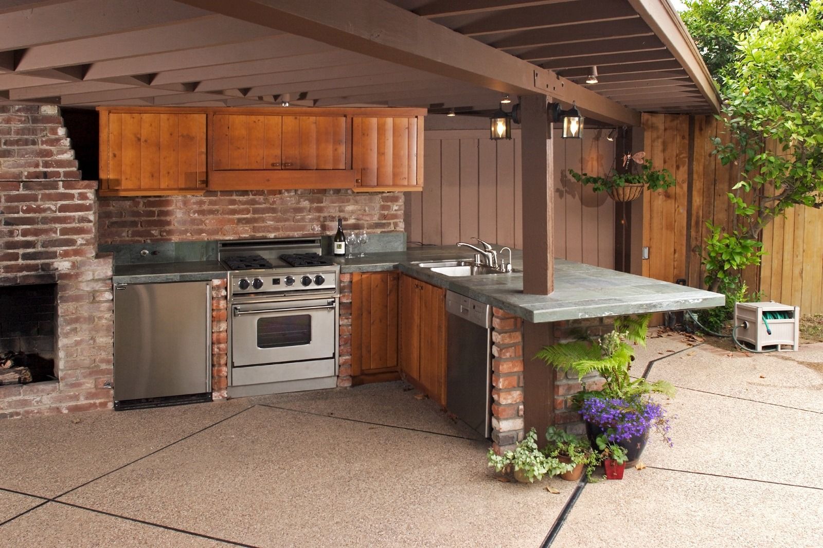 An example of stone countertop work by Ambiance Stone