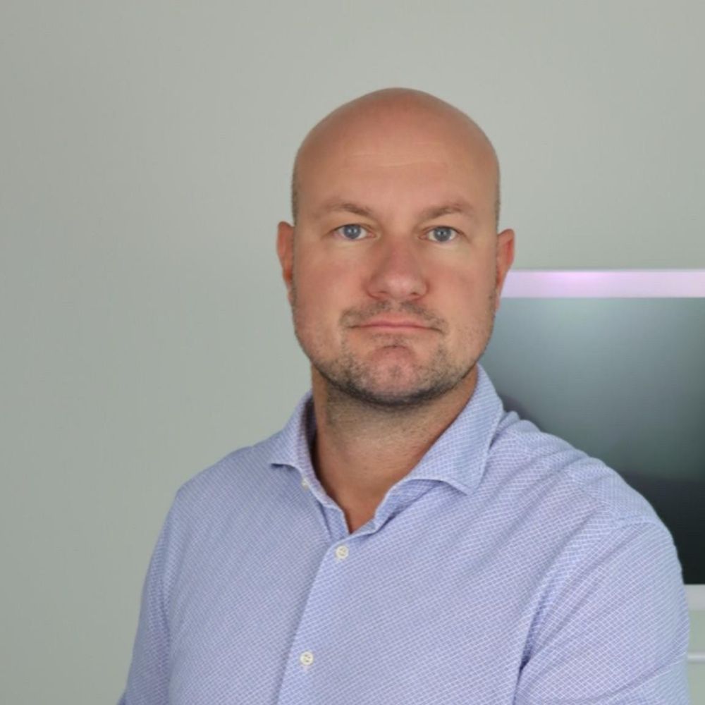 Oliver Pirker, Geschäftsführer und organisatorische Leitung bei Brilliant Smiles Mödling